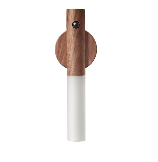 Luz de madera con sensor para la noche
